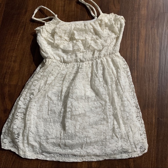 Amy Wear White Lace Dress - Picture 3 of 5